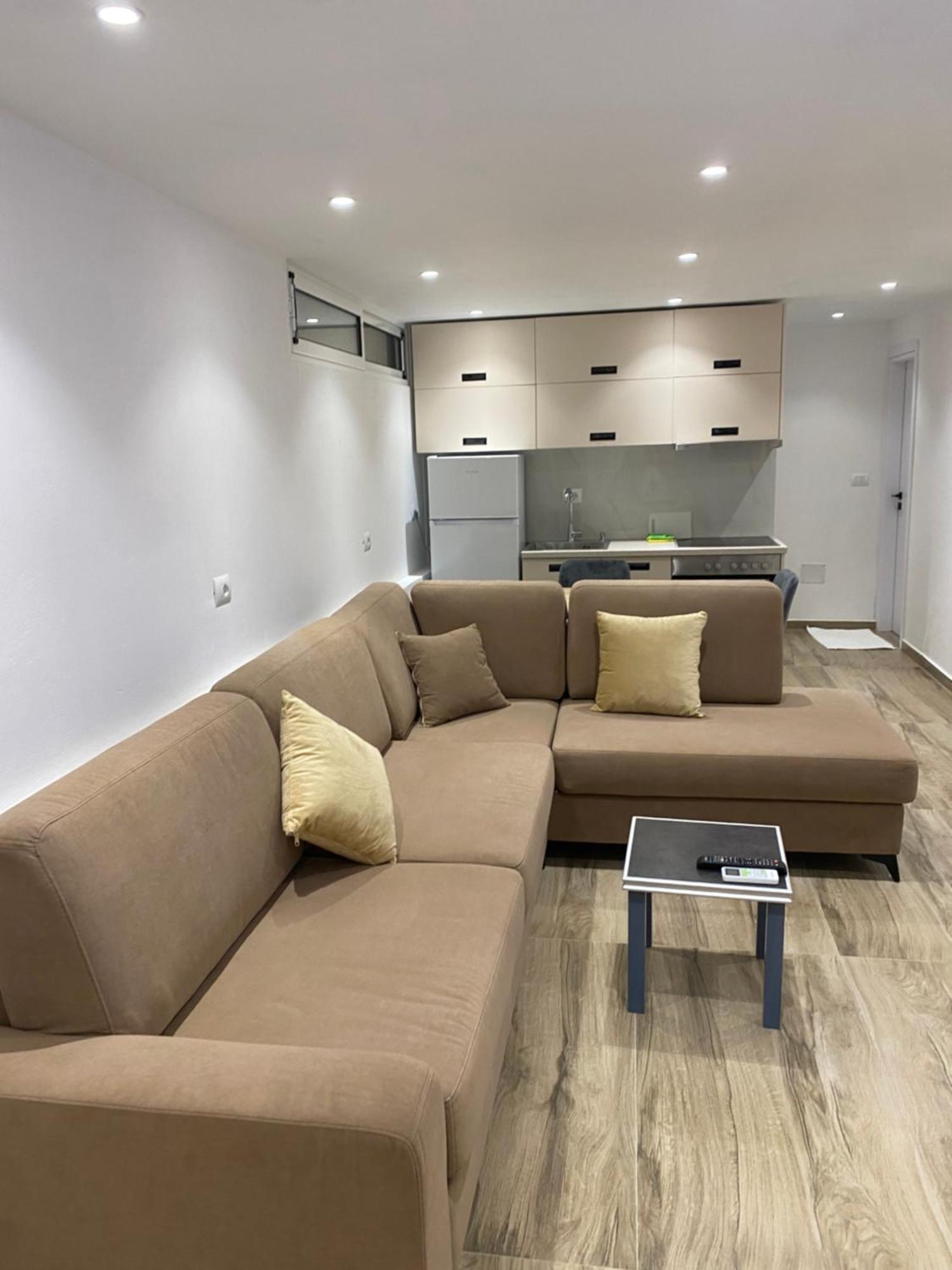 Apartaments Rraku Sarandë 外观 照片